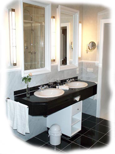 Badschrank mit Spiegel