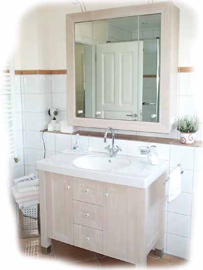 Badschrank in Fichte